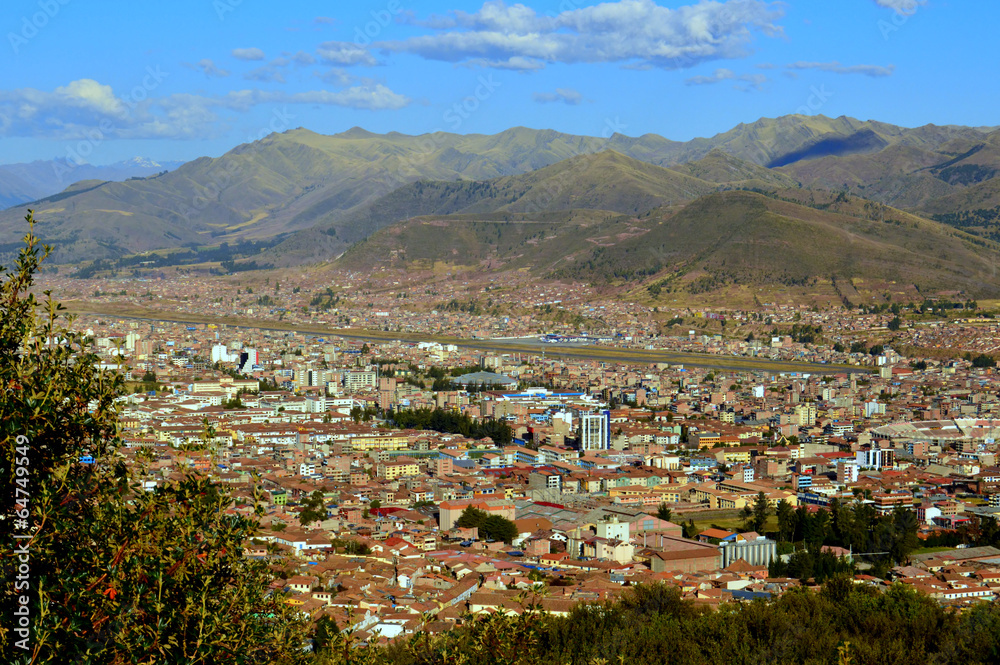 Vista de Cusco con las pistas del aeropuerto. Perú