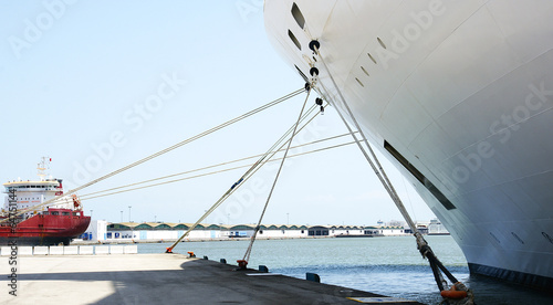 Detalle de amarre de un buque en el puerto de La Goulette, Túnez photo