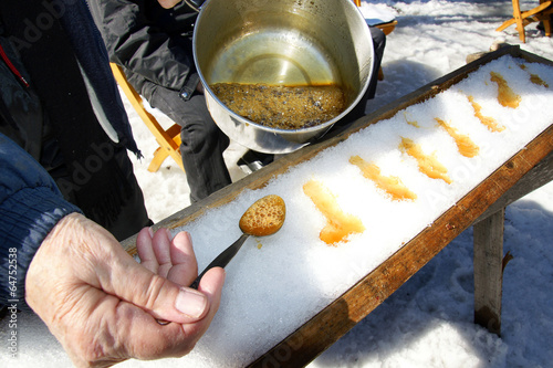 Photographie Making maple toffee