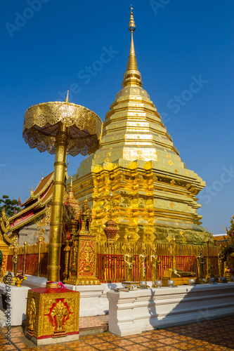 Golden pagoda wat Phra That Doi Suthep © Jiw Ingka