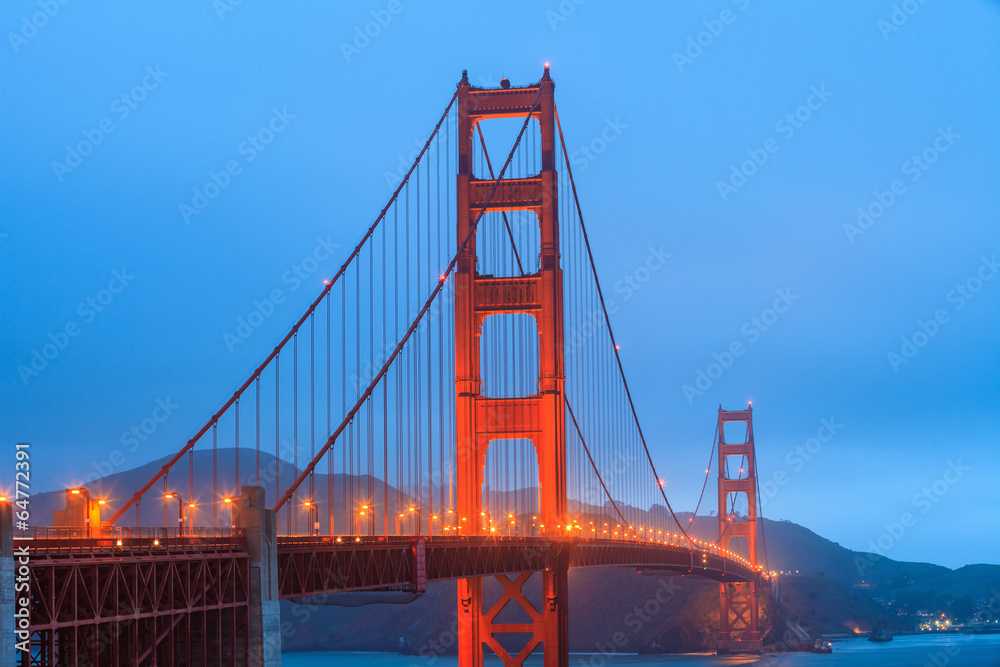 Fototapeta premium Golden Gate Bridge and downtown San Francisco