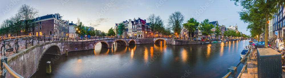 Fototapeta premium Kanał Keizersgracht w Amsterdamie, Holandia.