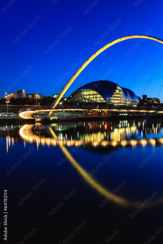 Fototapeta premium Gateshead Moonlit Evening