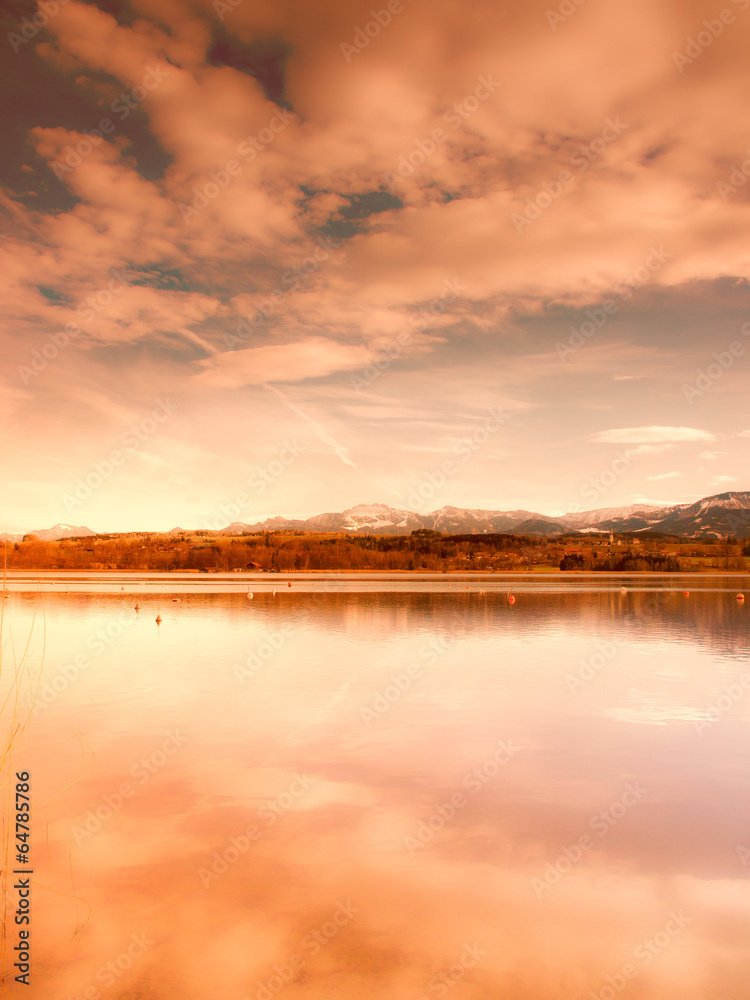 Obraz premium lake simssee and mountain kampenwand (7)