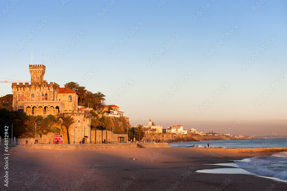 Obraz premium Tamariz Beach in Estoril at Sunset