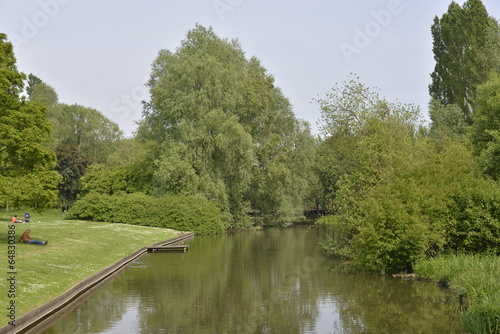 Vers le bout de l'étang principal du parc Roi Baudoin photo