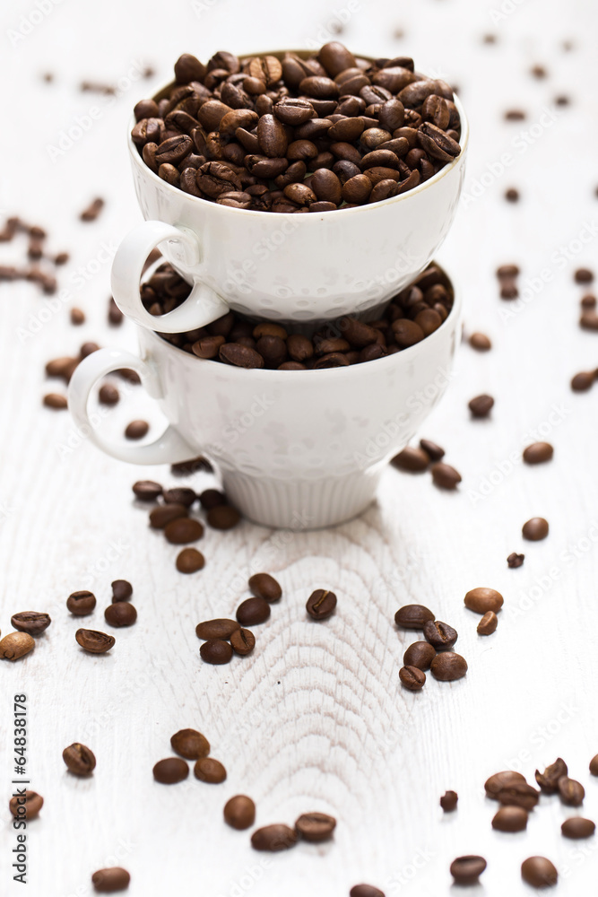 Obraz premium Cup and coffee beans