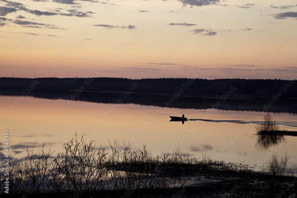 Вечерняя рыбалка на реке