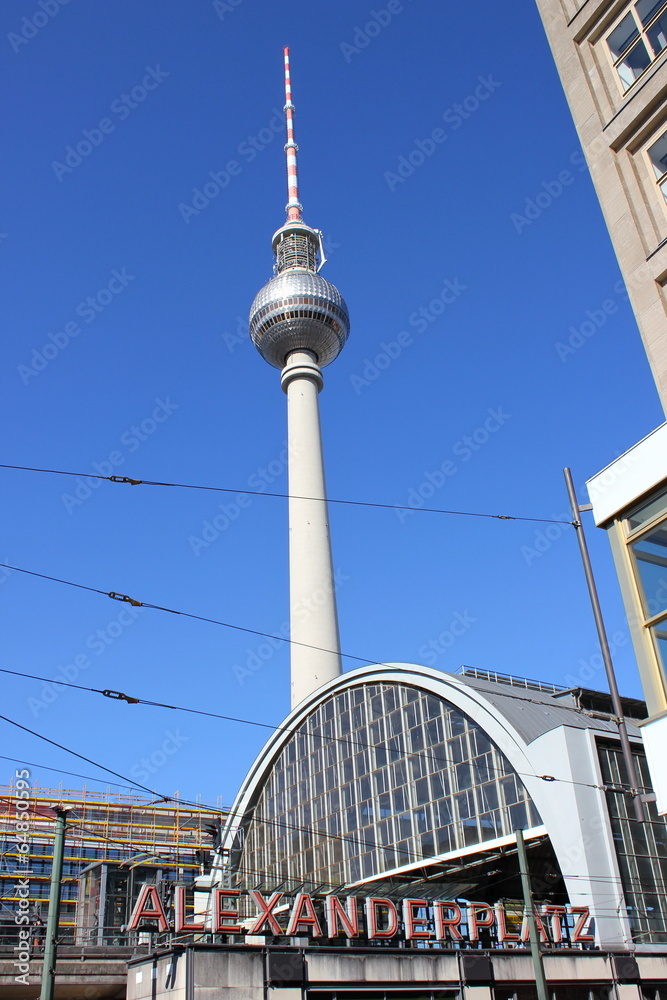Bahnhof und Fernsehturm am Berliner Alexanderplatz