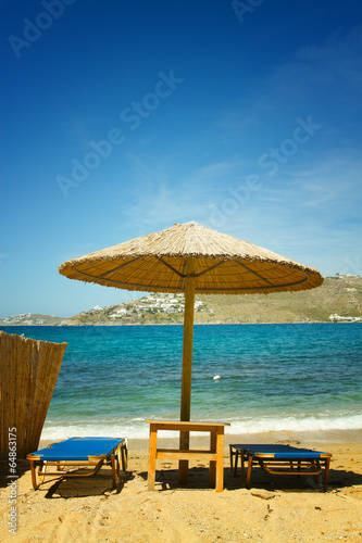 Fototapeta Naklejka Na Ścianę i Meble -  relaxing on Mykonos beach