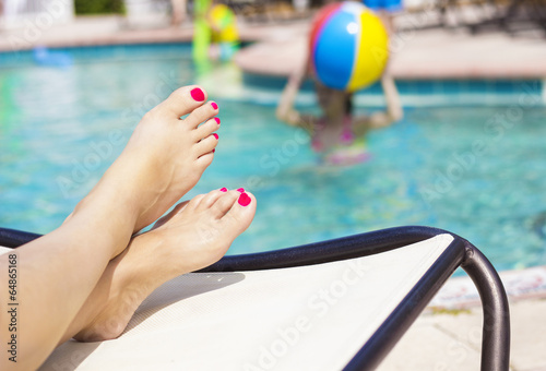 Canvas Print Beautiful Feet and toes by the swimming pool