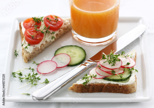 Sandwiches with cheese and vegetables