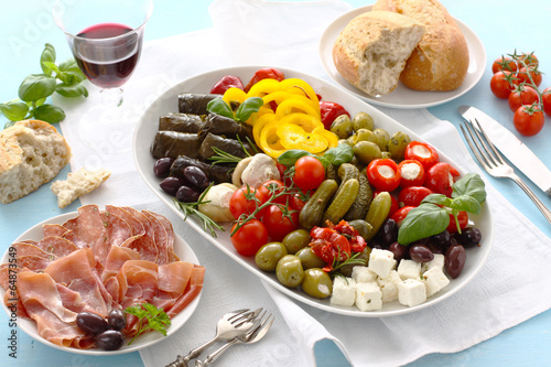Tableau sur toile Gourmet antipasto platter