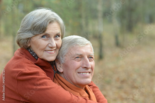 Wallpaper Mural friendly Mature couple Torontodigital.ca