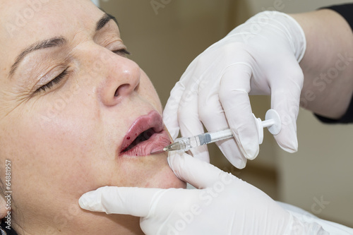 Cosmetic treatment with injection in a clinic