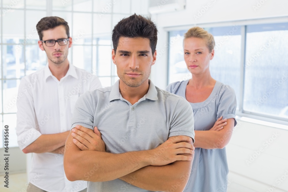Obraz premium Casual business team looking at camera with arms crossed