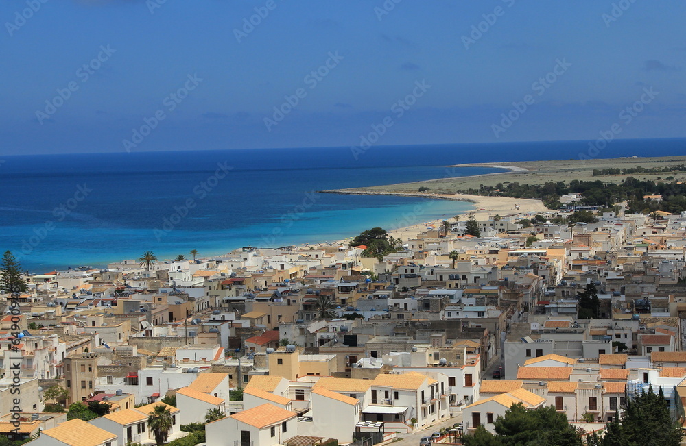 Paese affacciato sul mare Paese affacciato sul mare