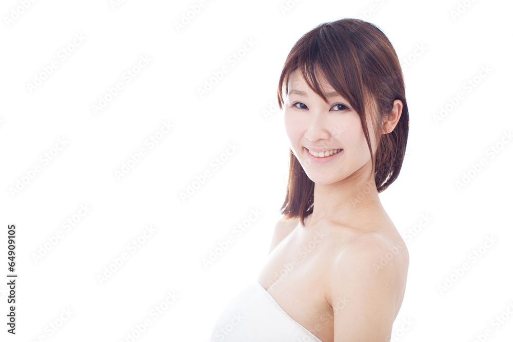 バスタオル姿の女性 バスタオル姿の女性