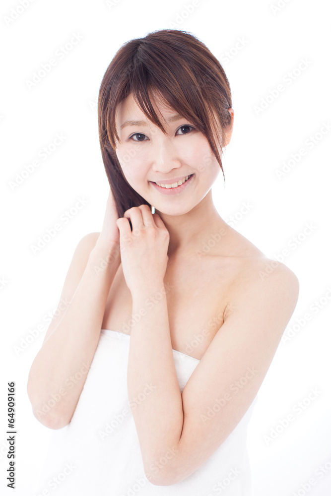 バスタオル姿の女性 バスタオル姿の女性