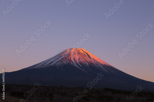 絶景！夕日で赤く染まる富士山（紅富士）
