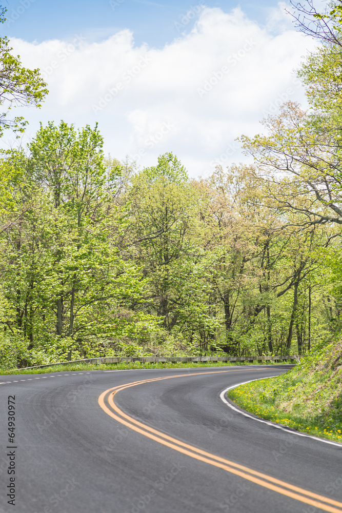 Obraz premium Road view in mountains in Virginia