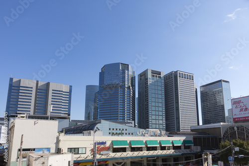 品川駅と高層ビル群