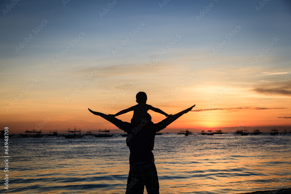 Fototapeta premium happy family on sunset beach