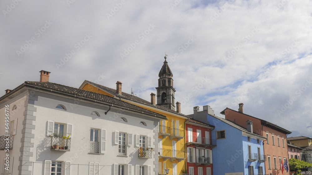 Obraz premium Ascona, Altstadt, Kirchturm, Herbst, Tessin, Schweiz