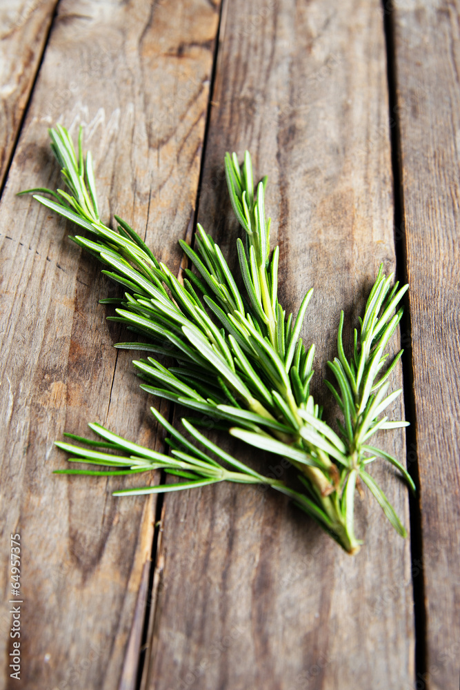 fresh rosemary bunch on an old rustic wooden table - obrazy, fototapety, plakaty 