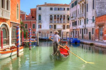 Wandcirkels Gondels Romantische gondeltocht in Venetië  © Alexander
