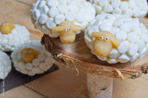 Easter cupcakes or marshmallow sheeps