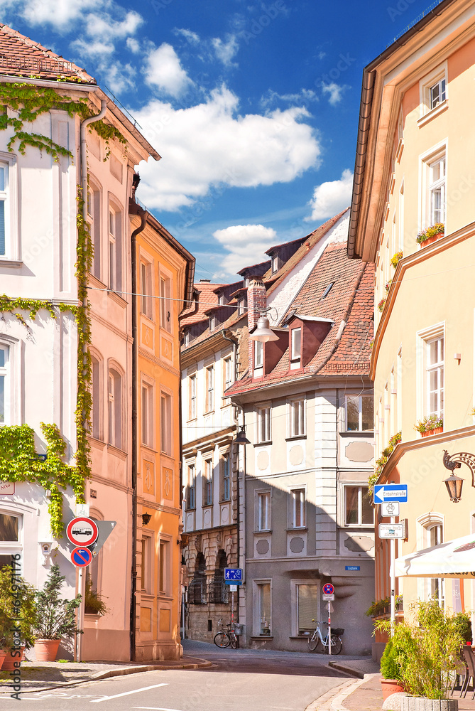 Enge Gasse in der Altstadt von Bamberg in Franken