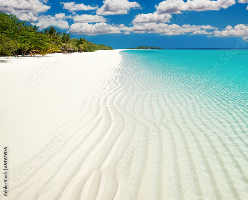 Clear white sand on Maldives island coast