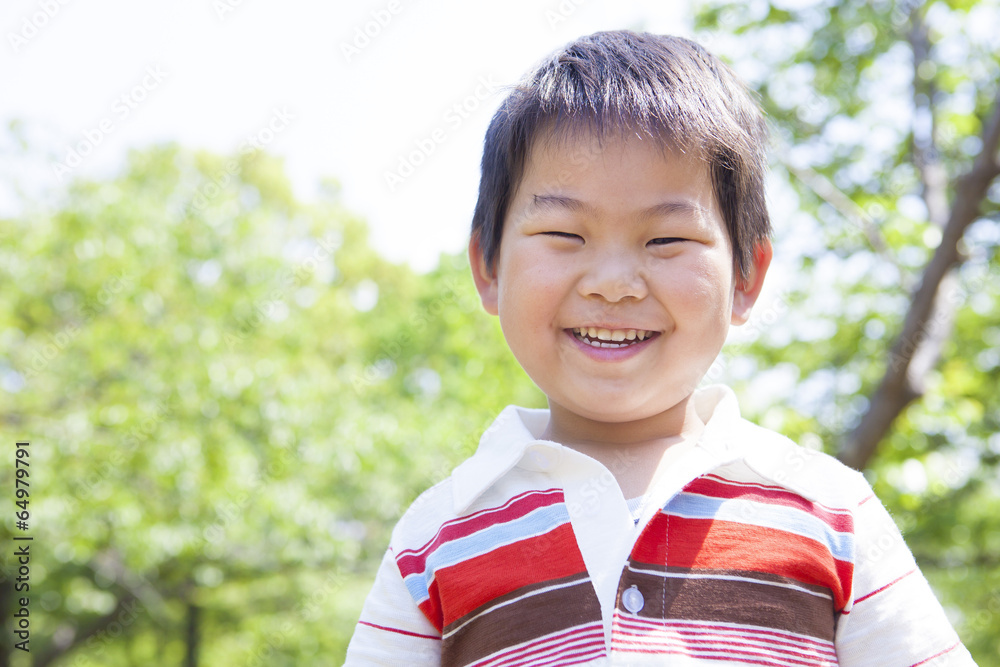 新緑と笑顔の子供 新緑と笑顔の子供