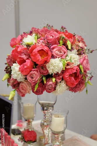 Elegant red flowers bouquet