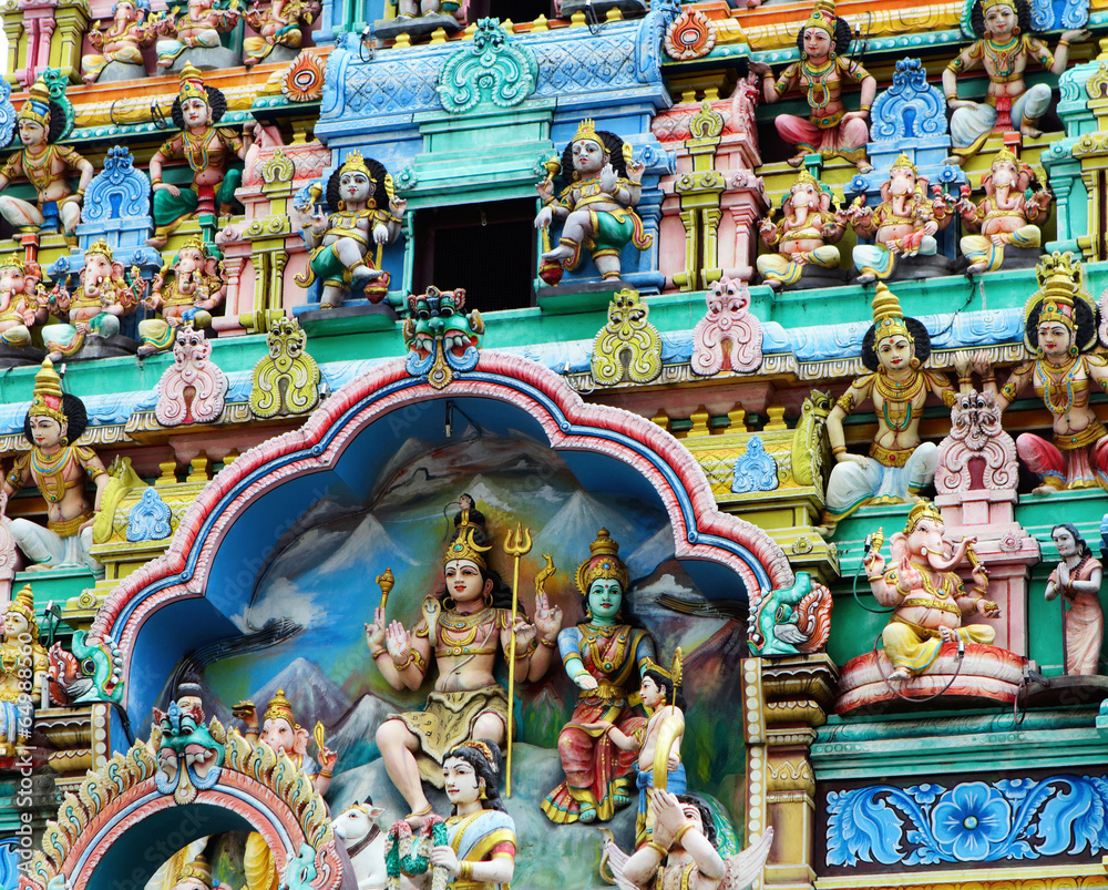 Fototapeta premium Świątynia Sri Mariamman w Chinatown w Singapurze