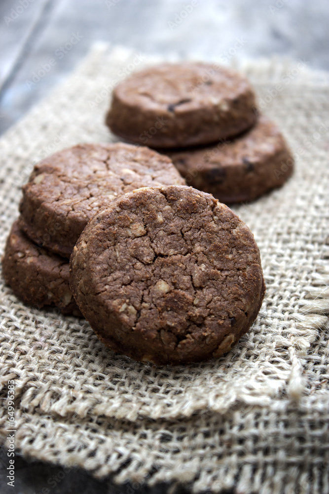 Fototapeta premium chocolate cookies over wooden background