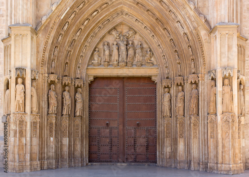 Entrance to the Valencia Cathedral © Mauro Carli