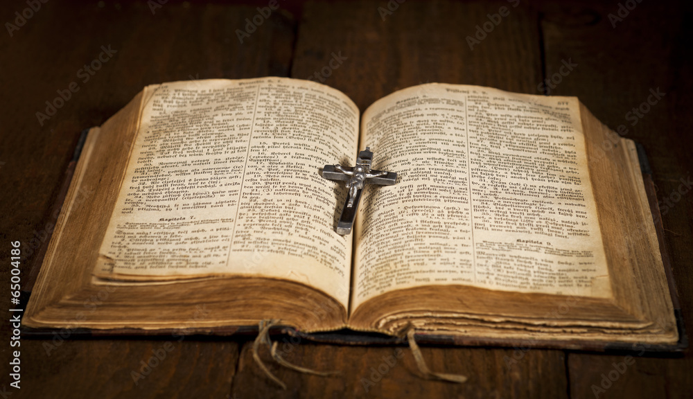 Fototapeta premium Cross and Bible