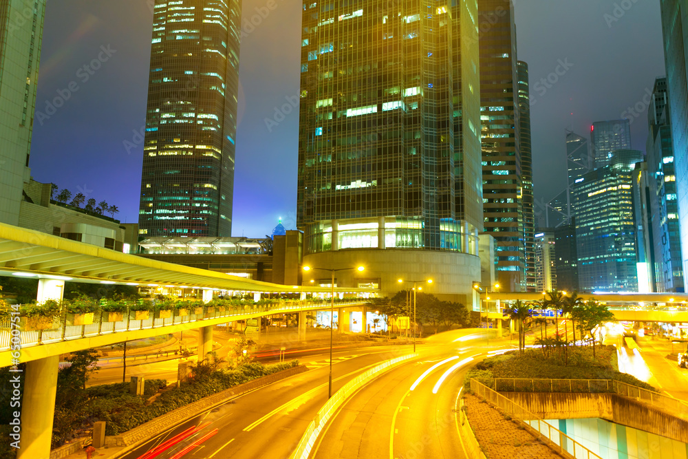 Obraz premium moving car with blur light through city at night