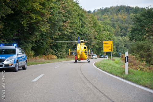 Wallpaper Mural Rettungshubschrauber im Einsatz Notarzt Rettungsdienst Torontodigital.ca