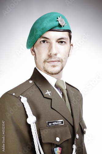 Tablou canvas Portrait of soldier in uniform