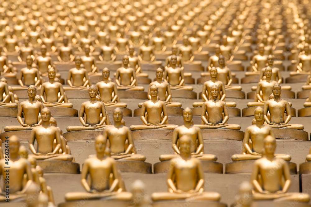 Obraz premium Wat Phra Dhammakaya is a Buddhist temple in Bangkok, Thailand