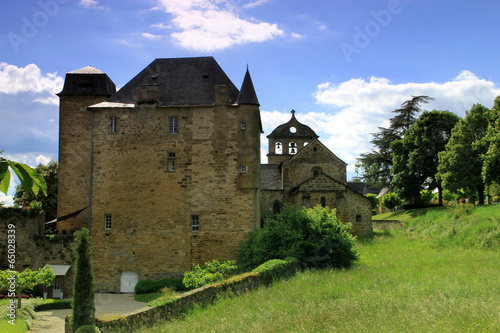 Château et église de Lissac-sur-Couze.(Corrèze)