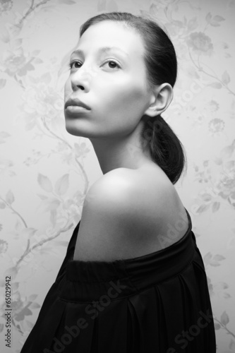 Cuadro en lienzo Vintage portrait of a glamorous retro girl