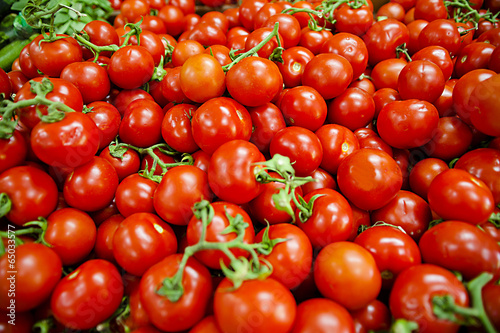 Pomodori freschi italiani al mercato ortofrutticolo