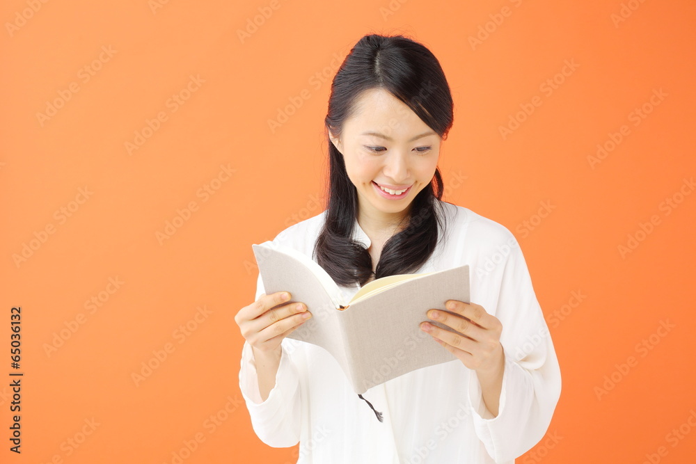 読書・若い女性 読書・若い女性