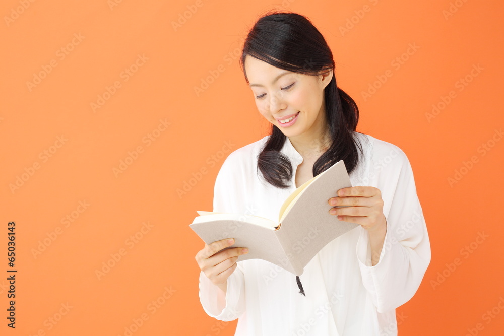 読書・若い女性 読書・若い女性