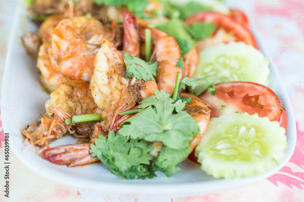 Stir-fried shrimp with garlic and pepper Stir-fried shrimp with garlic and pepper
