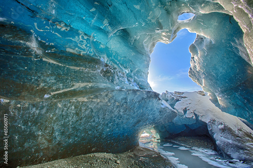 Tableau sur toile Ice cave in Iceland